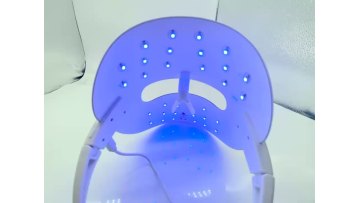 Light therapy mask makes you look beautiful 
