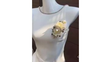 Retro silk flower brooch