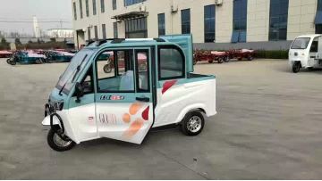 Three-door pickup truck3