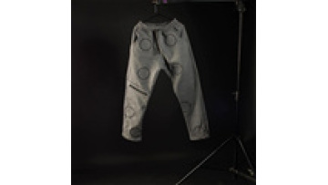 Custom Cargo Pants High Quality Fabric Embossed Metal Logo Multi Pockets  Baggy Cargo Pants Men1