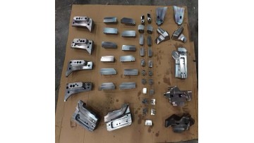 Large injection molds are being processed.