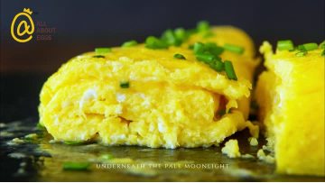 Soft Scrambled Egg-Omelette ( Cheese )