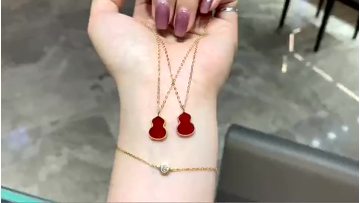 RTS High Quality Women Jewelry 18k Pure Gold Gourd Pendant Necklace Red Agate Gourd Necklace1