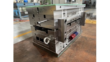Precision mold base with Slider auxiliary componen