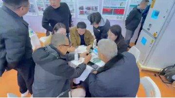 The EP Power Exhibition is underway, and a large number of foreign guests are coming to inquire.