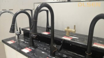 Oil Rubbed Bronze Antique Kitchen Faucet Deck Mounted Single Handle Hot Cold Water Pull Out Kitchen Faucets1