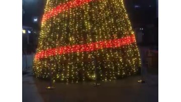LED Lighted Christmas Tree Sculptures for Outdoor Commercial Flagpoles1