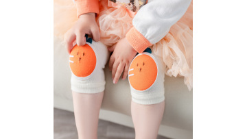 Baby crawling knee pads