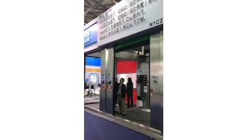 self-recovery zipper door
