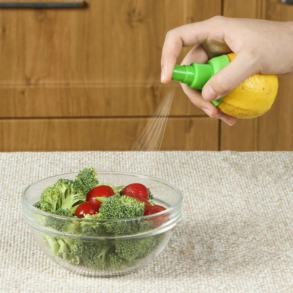 Manual Fruit Juice Sprayer Lemon Juicer Creative Watermelon Juice Sprayer Kitchen Supplies Assistant Lemon Squeeze Gadget
