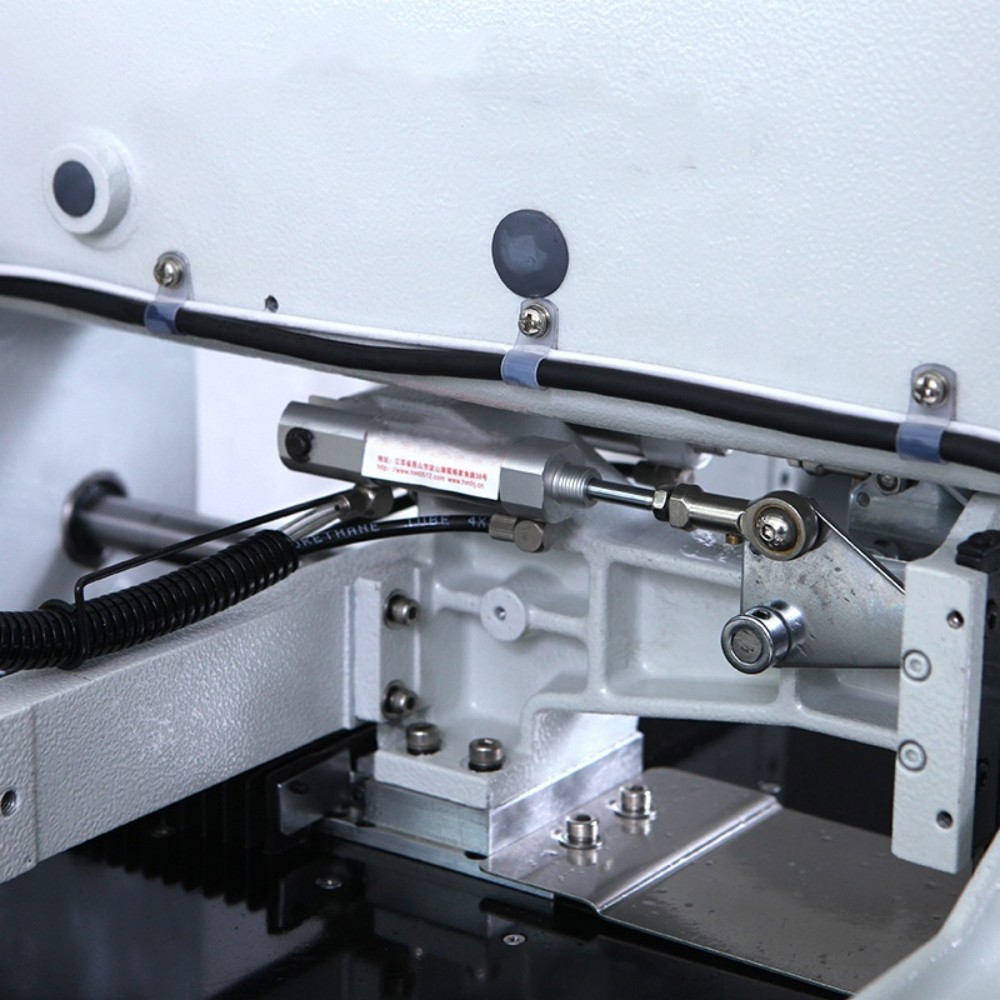 HM-3020GH-1 Flat-Bed Leather Sewing Machine Single Needle Programmable Lock Stitch High-Speed CE Certified Industrial Sewing (6)