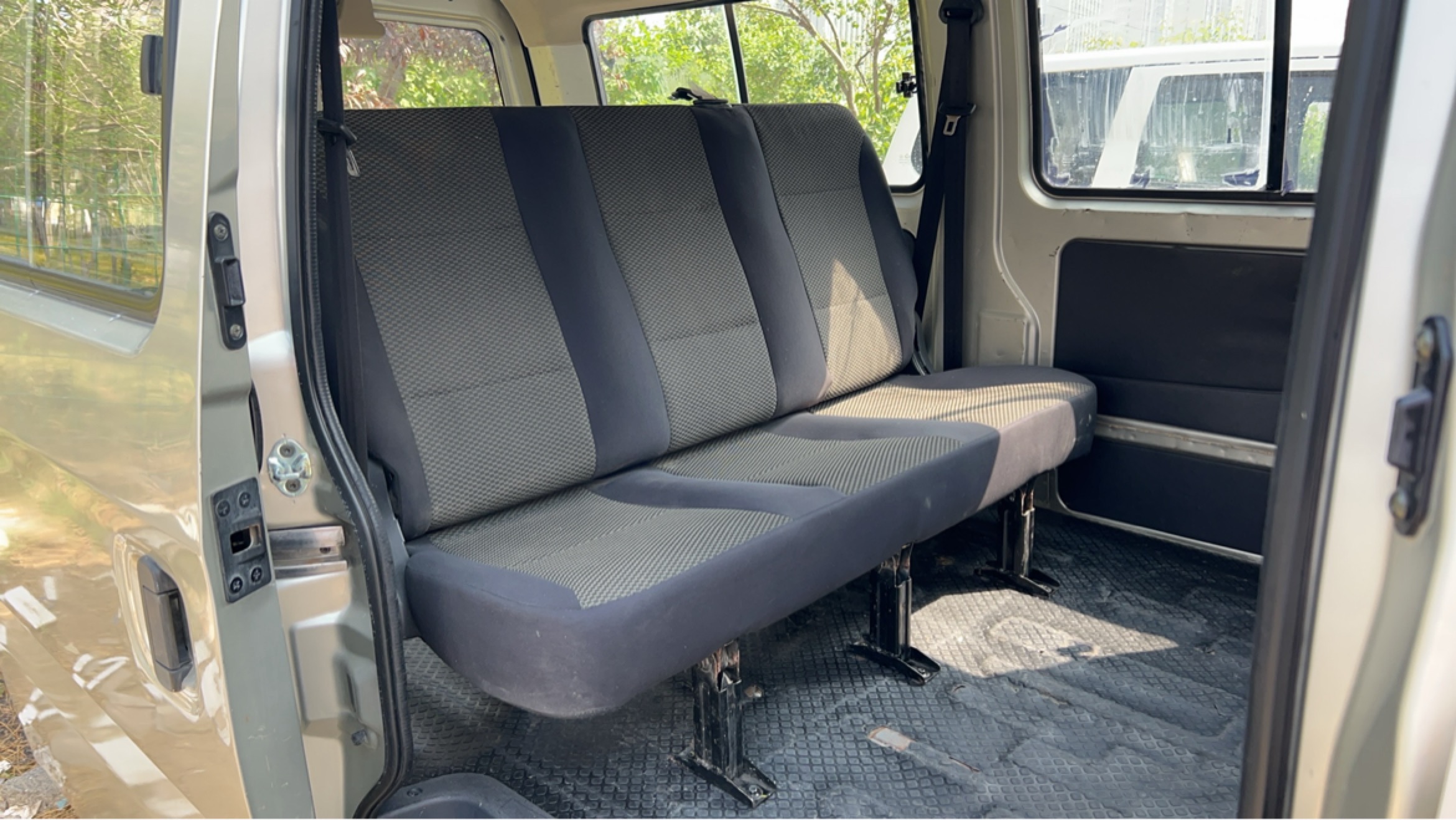 1.5L Basic 5-seater Passenger Van