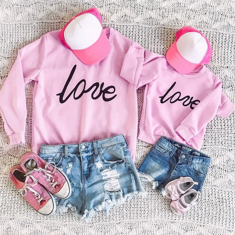 PatPat 2020 New Arrival Autumn and Winter Love Letter Print Matching Sweatshirt in Pink Mommy and Me Round collar Family Look