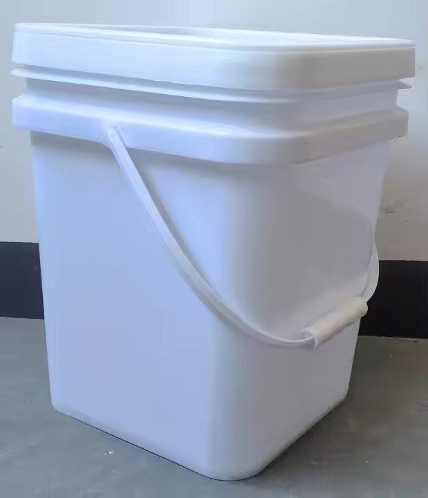 Plastic Bucket with lids2