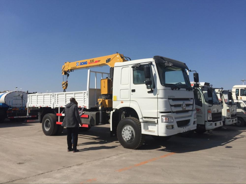 4x2 howo crane trucks crane boom cranes