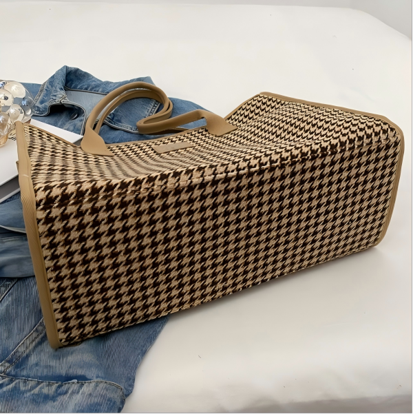 Versatile and simple women's tote bag