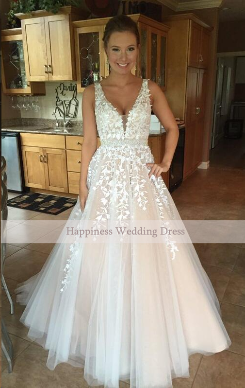 11335 Champagne Wedding Dress with Appliques Custom Made Beaded belt V-Back Floor Length Tulle Bridal Gowns