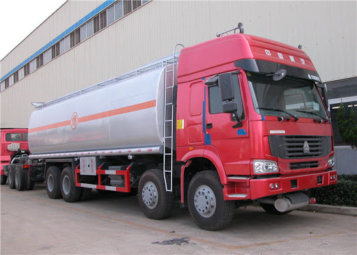 Sinotruk Howo Diesel Mining Oil Tank Truck ZZ1257N4641W