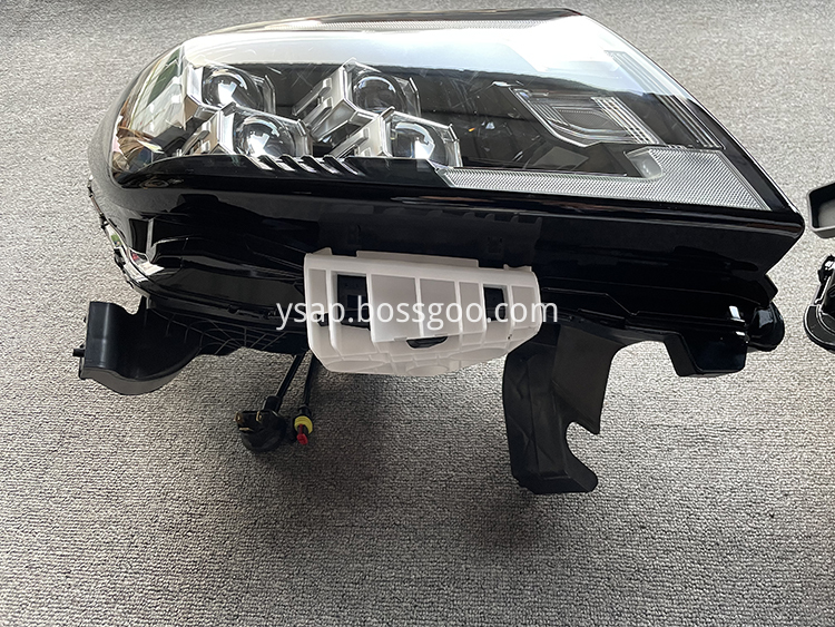 Navara NP300 Head Lamp