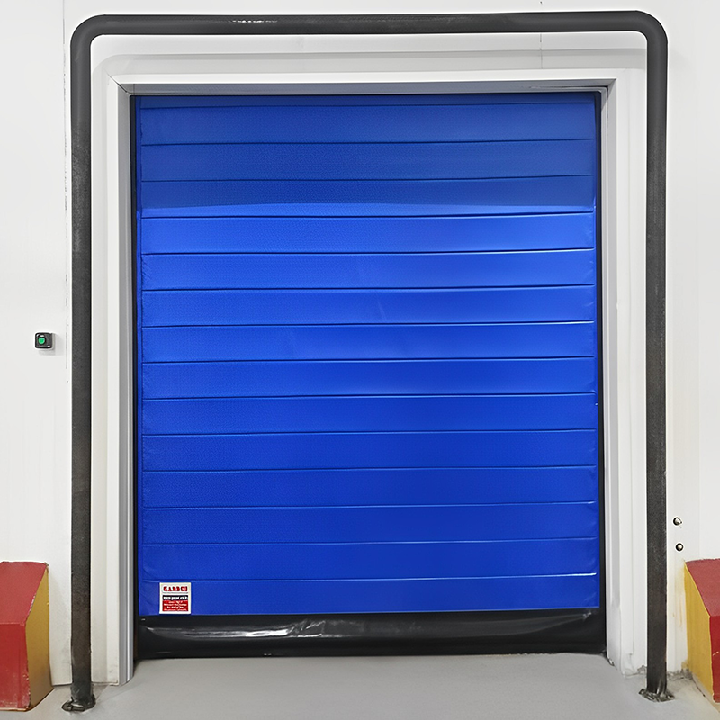 Cold storage zipper door