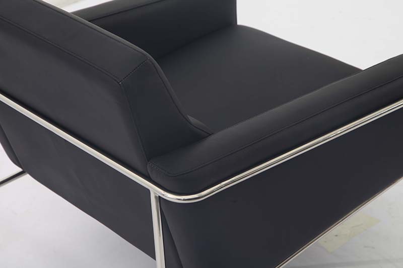 detail-of-Fritz-Hansen-seires-3300-lounge-chair-by-Yadea
