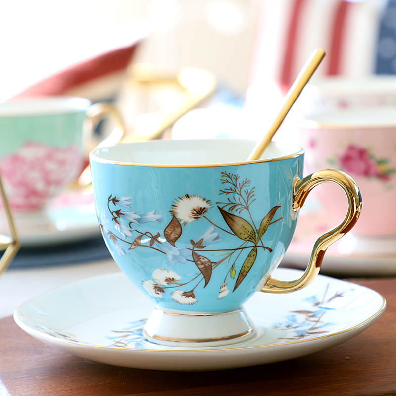 Porcelain Coffee Cup and Saucer Set European Fashion Gold Handle Afternoon Tea Cup Delicete Household Ceramic Coffee Cups