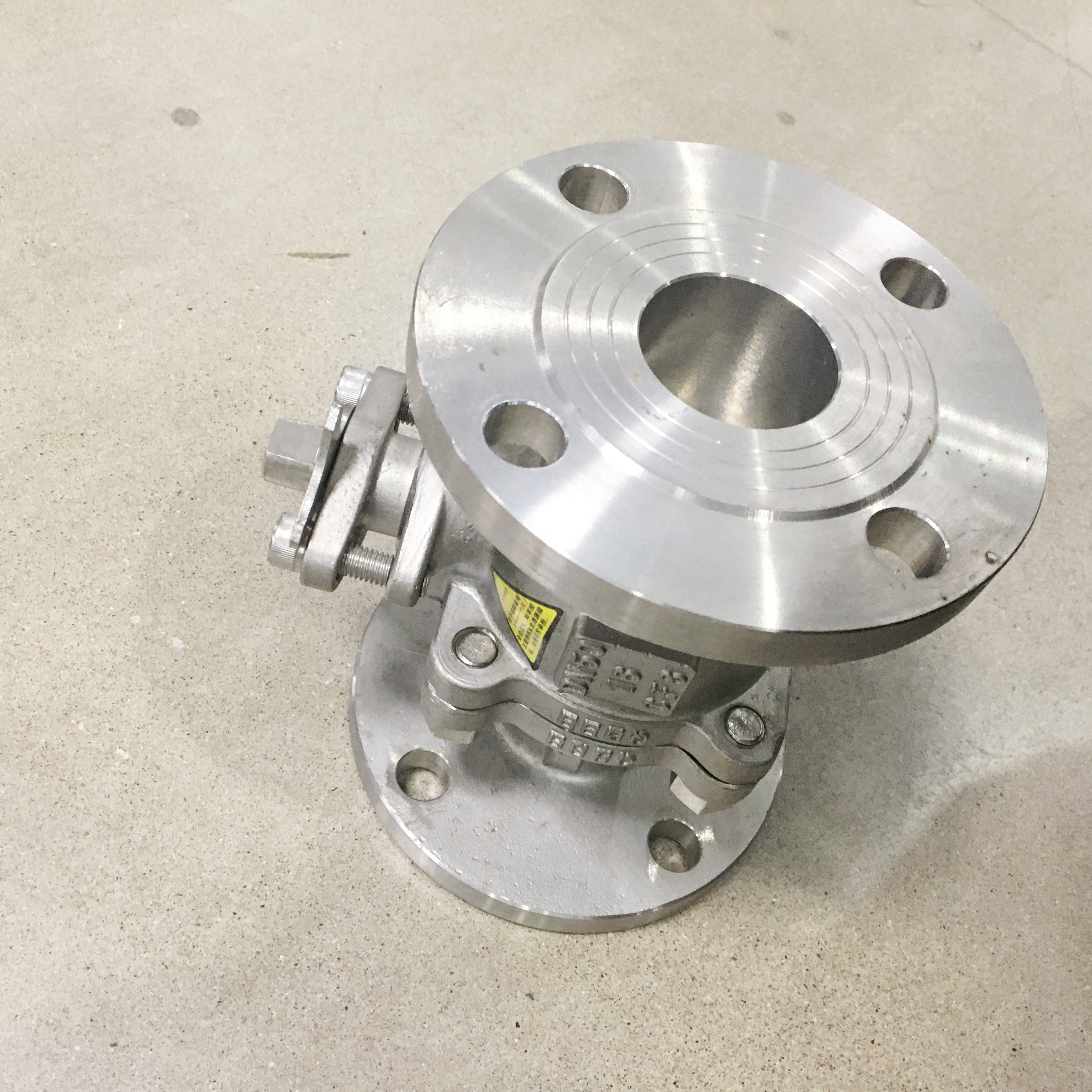 2 pc flange type ball valve with platform