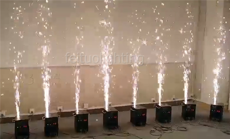 2pcs+Flight Case+4 Bags Powder 750w Wedding Cold Fireworks Firecrackers Remote Control Fireworks Firing System Sparkler Machine