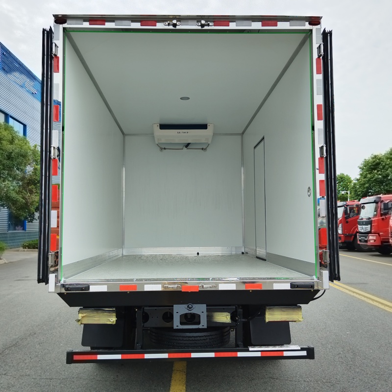 Medicine insulation vehicle