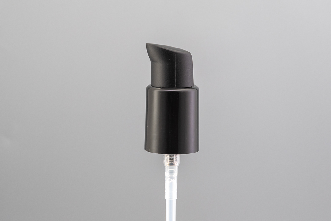 18/415 Black Smooth Double Wall Treatment Pump With PP Half Cap