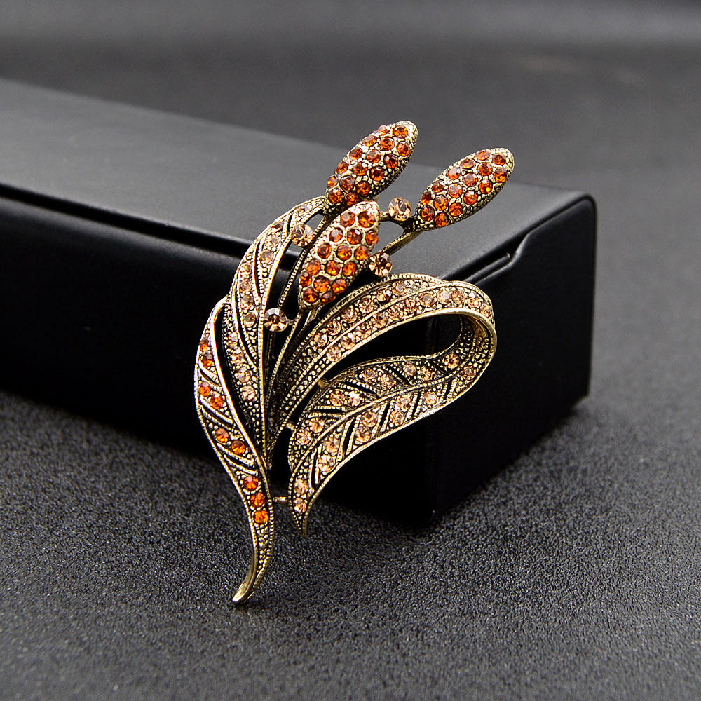 CINDY XIANG Rhinestone Vintage Flower Brooches For Women Elegant Fashion Winter Pin 2 Colors Available High Quality