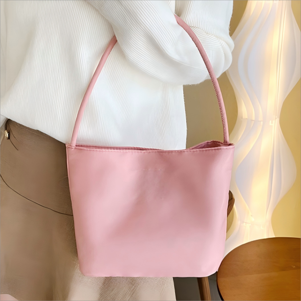Fashionable and versatile women's handbag
