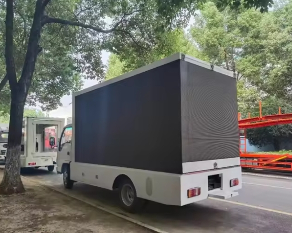 7 cubic led truck