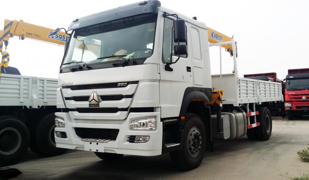 SINOTRUK HOWO 6x4 Cargo Truck With Crane