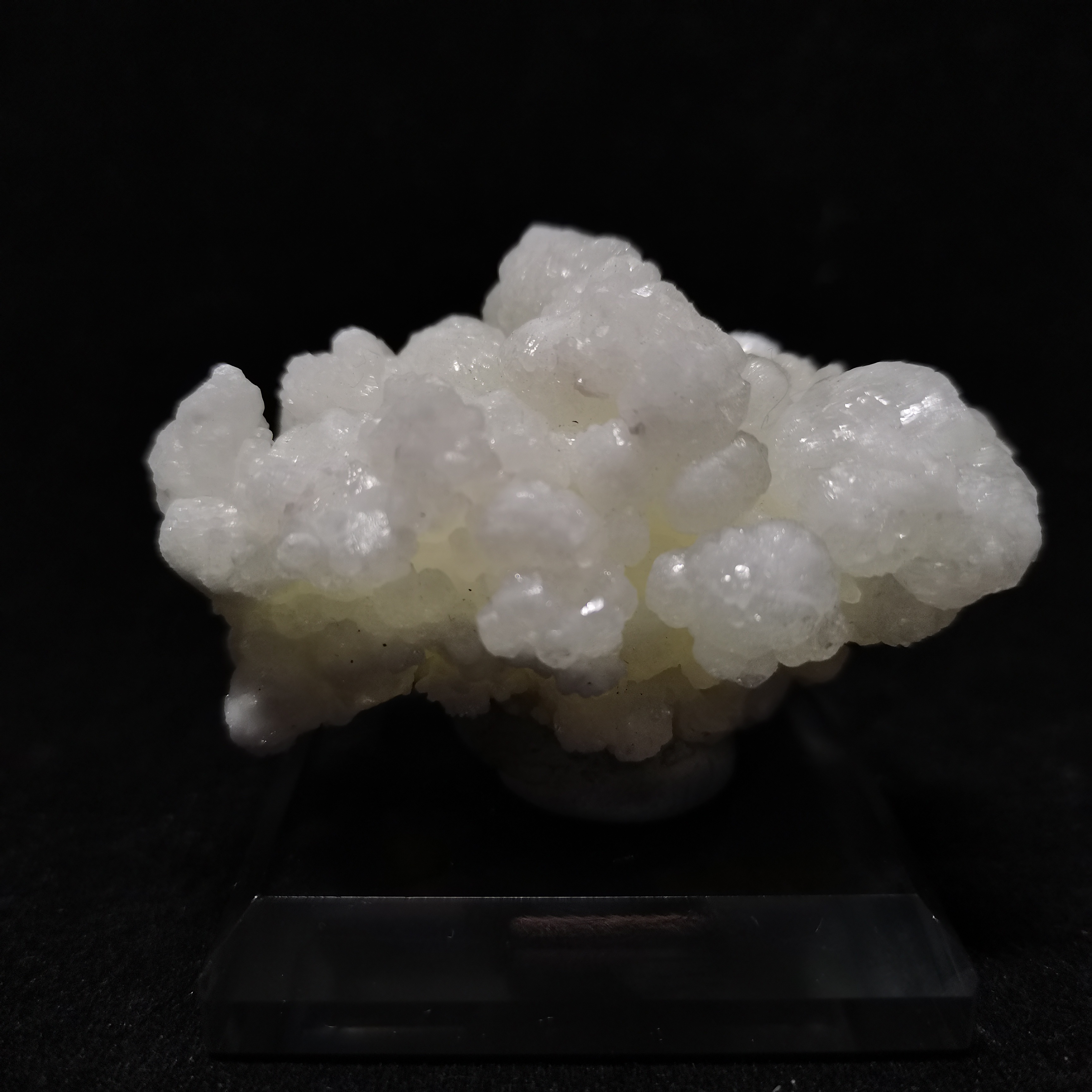 72.7gNatural water zinc ore, crystal, fluorite mineral specimens, multiple mineral symbionts