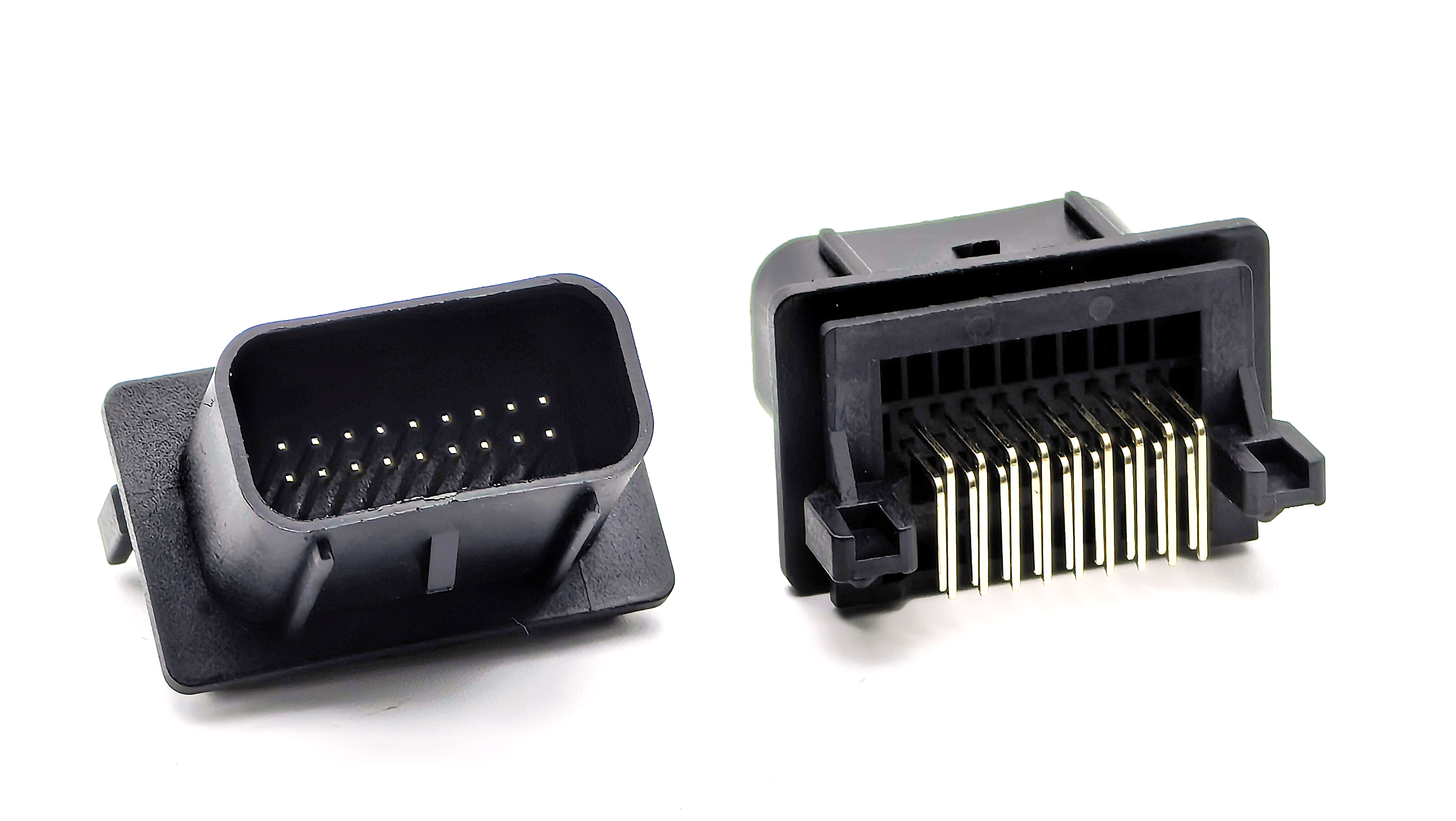 2.54mm Pitch Customized  Automotive Connector Right Angle 18P