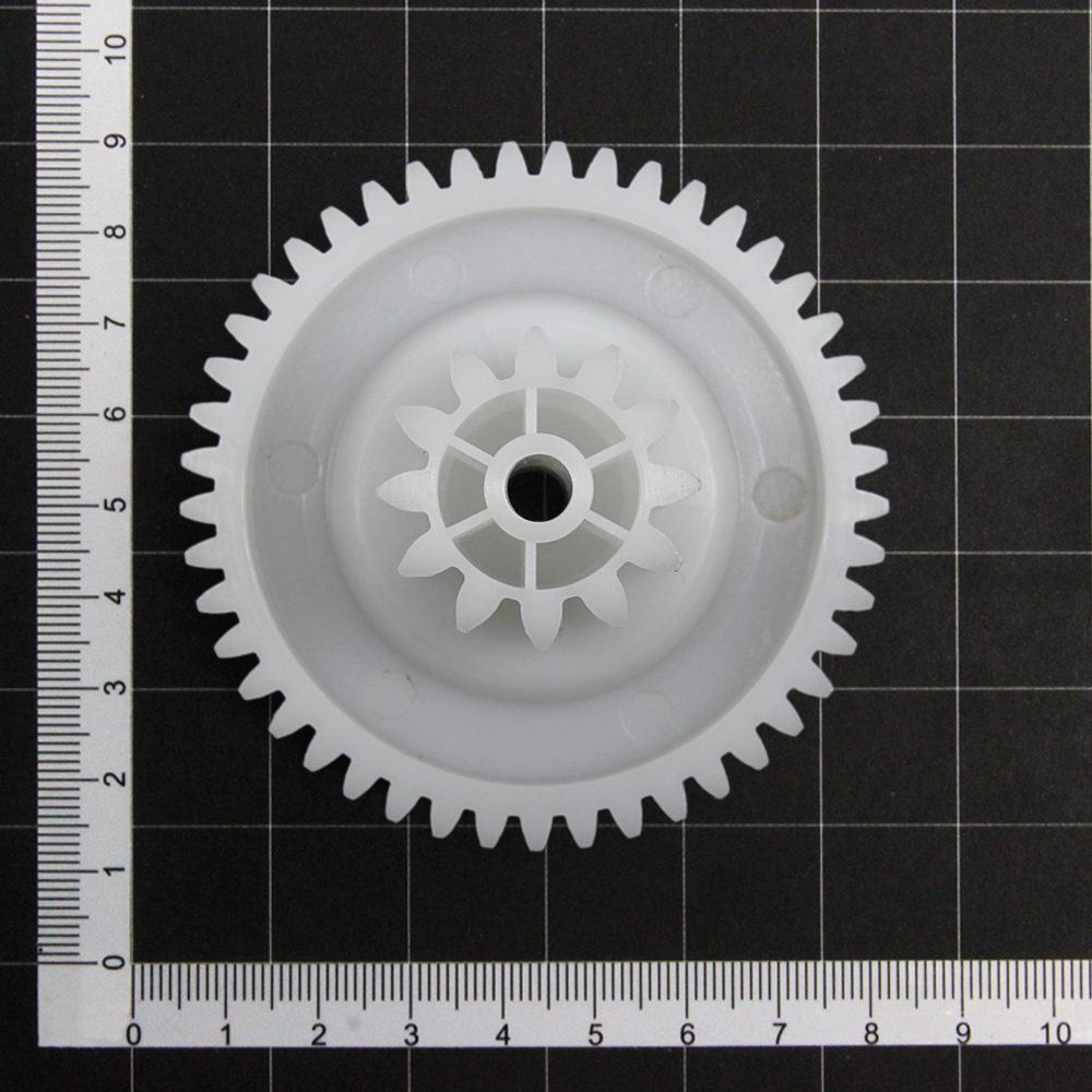 1 x Meat Grinder Pinion Plastic Gear Spare Parts for Bosch MFW 45020 45120 66020 66120 67440 67600 68640 68660 68680 - medium