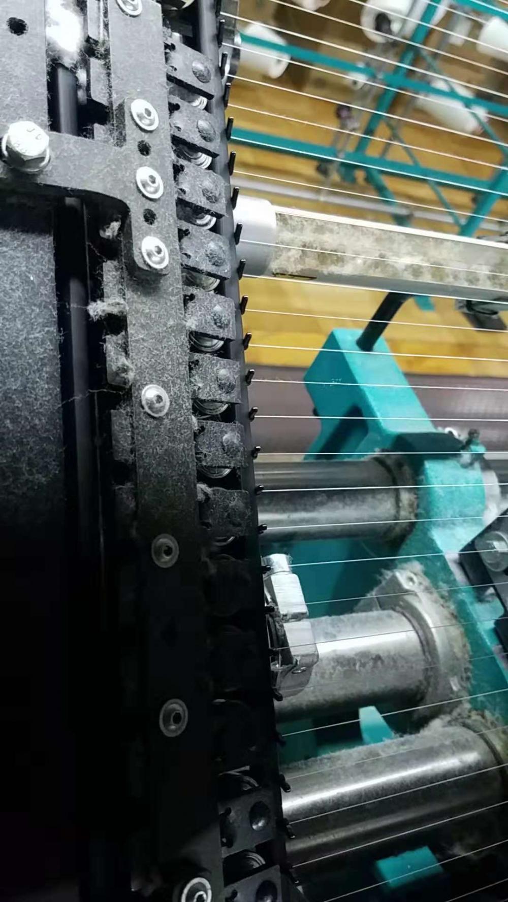 weft insertion warp knitting machine