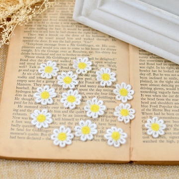 30Pieces Water Soluble Daisy Flower Lace Patch Applique Embroidery Fabric Handmade DIY Crafts Custom Clothing Accessories