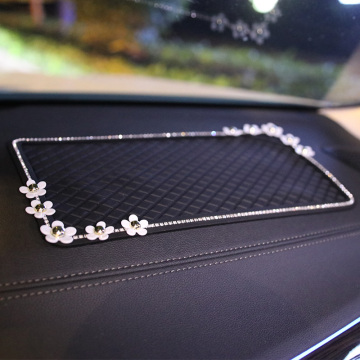 Diamond Crystal Daisy Flower Silicone Anti-Slip Mat Pad for Mobile Phone GPS Car Accessories Sticky Car Non Slip Pads 30x15cm