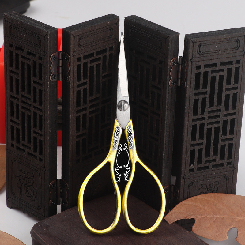 4.5 inch Antique Style Sewing Scissors Gadget Cuts Straight Guided and Fabric Crafts Tailor's Scissors Household Cutting Tools