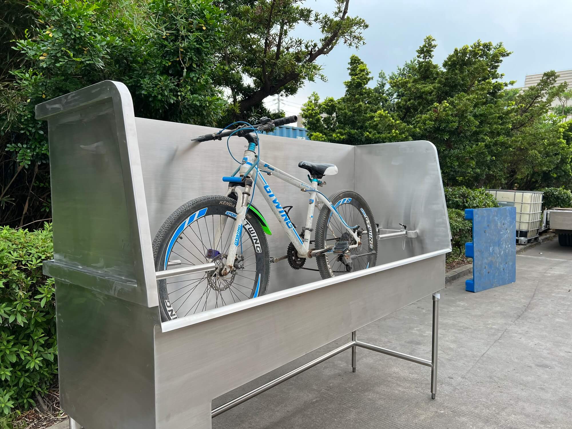 Heavy-Duty Commercial Stainless Steel Bike Wash Stations