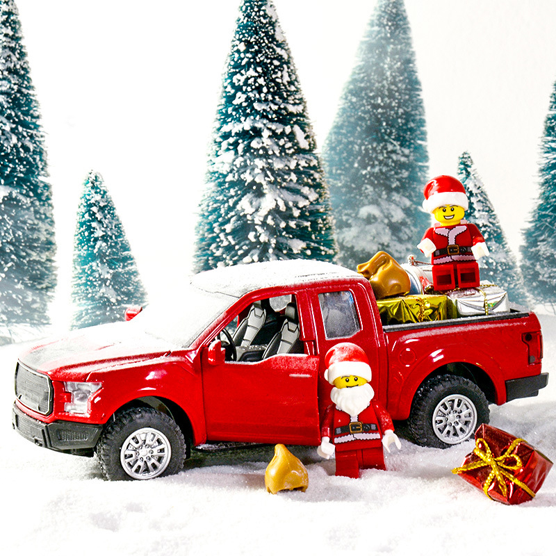 Car Model Metal Vehicle With Movable Wheels Red Truck Christmas New Year Decoration Products For Children