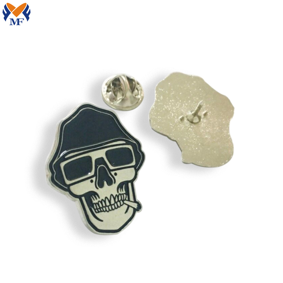 Metal Skull Pin