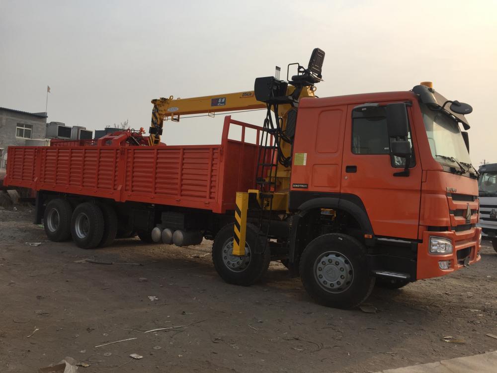 16ton Sinotruk howo 8x4 truck with crane cargo