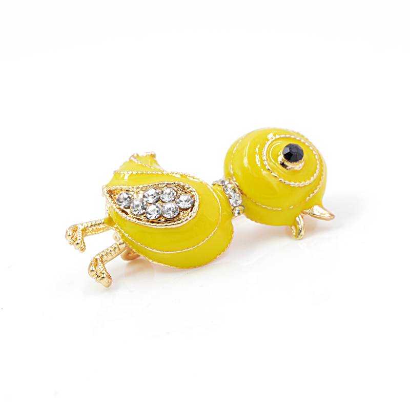 CINDY XIANG Cute Little Duck Brooch Pin Yellow Enamel Animal Brooch Pin Summer Kids T-shirt Pin Rhinestone Jewelry Drop Shipping