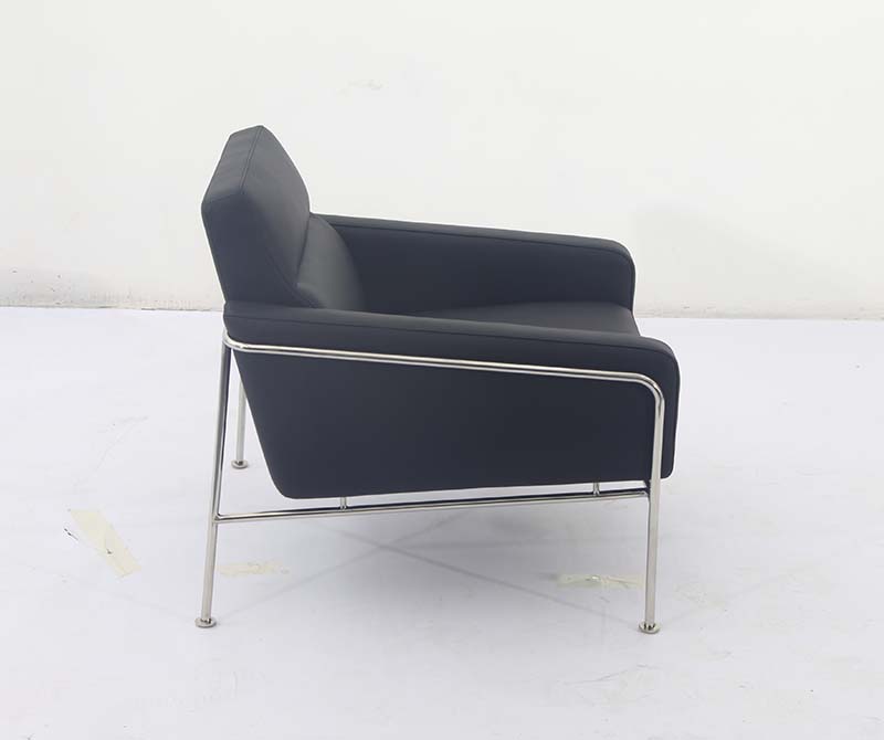 series-3300-lounge-chair-in-black-leather