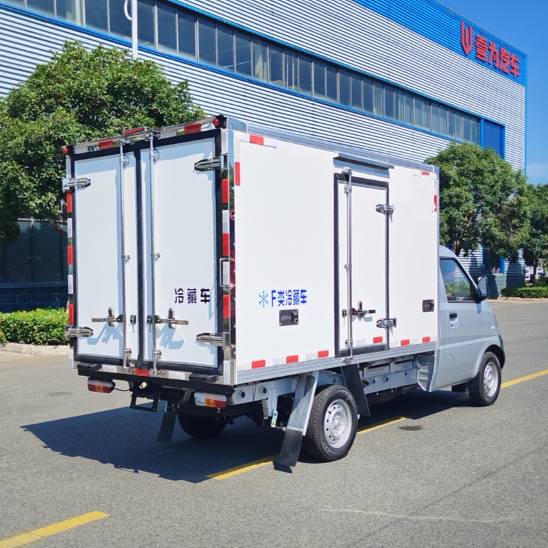 Medicine insulation vehicle