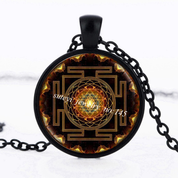 SUTEYI Fashion Buddhist Sri Yantra Pendant Necklace Sacred Geometry Crystal Cabochon Pendant Sri Yantra High Quality Jewelry