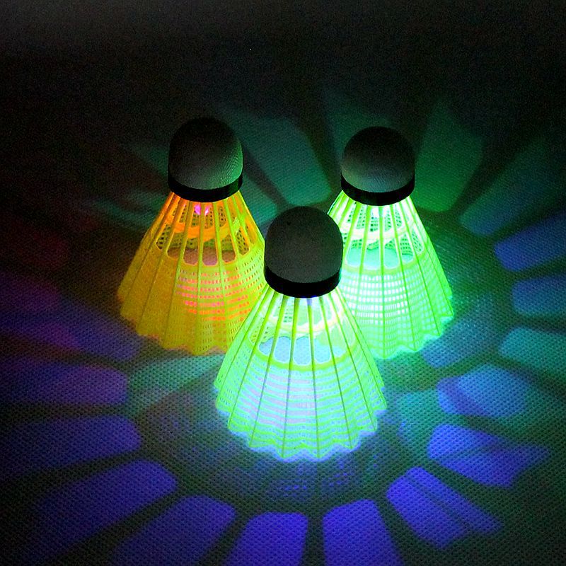 4pcs Dark Night LED Glowing Light Up Strong Nylon Plastic Badminton Shuttlecocks Colorful Lighting Balls Indoor & Outdoor Sports